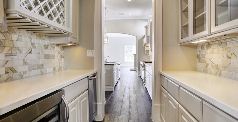 Braeswood-Place-English-Manor-Butlers-Pantry-820x420.jpg